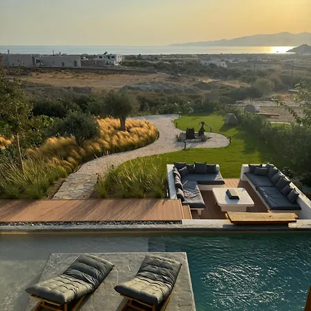 Villa The Nine Graces- Liv, Stunning Views, Pool