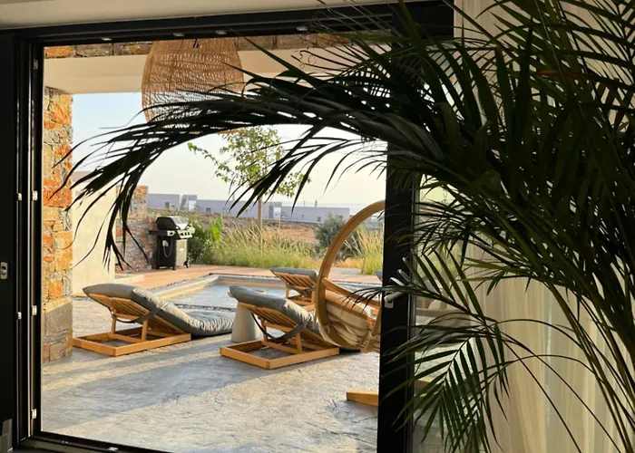 Villa The Nine Graces- Liv, Stunning Views, Pool