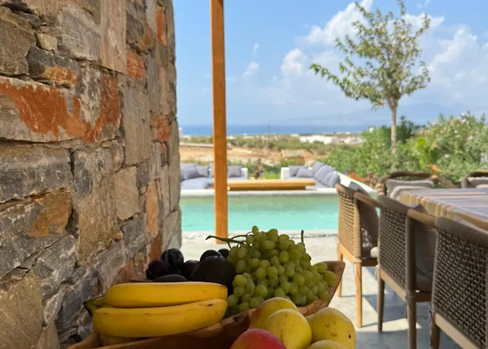 Villa The Nine Graces- Liv, Stunning Views, Pool