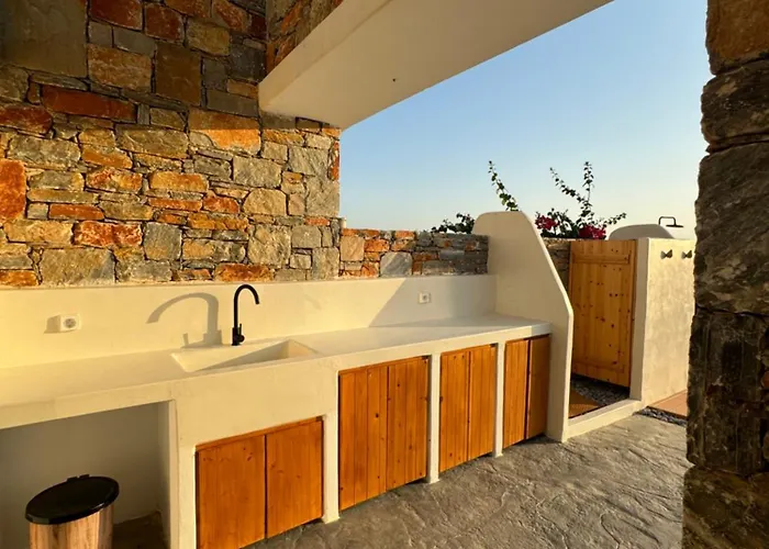 Villa The Nine Graces- Liv, Stunning Views, Pool