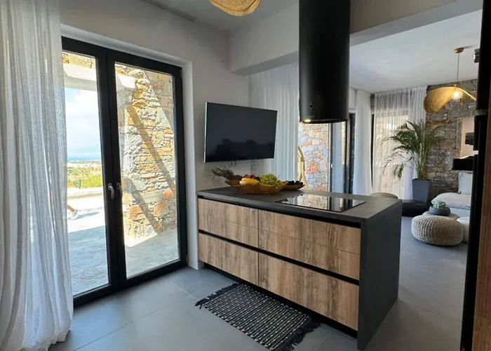 Villa The Nine Graces- Liv, Stunning Views, Pool *