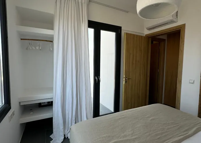 Villa The Nine Graces- Liv, Stunning Views, Pool